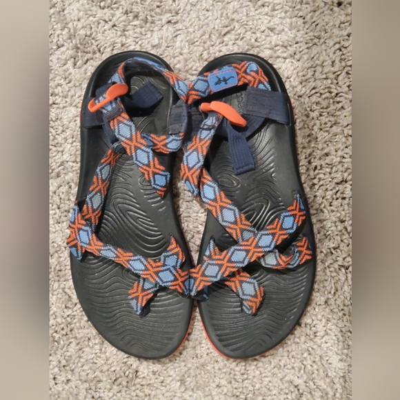 Size 9 Chaco Sandals with toe strap - Picture 2 of 3